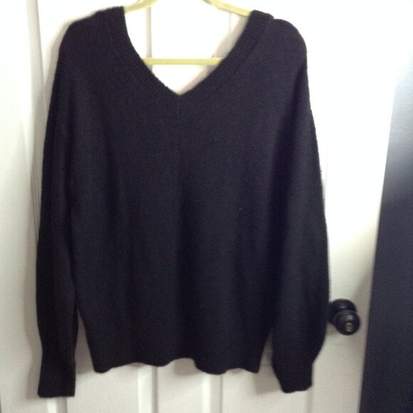 Michael Kors "L" V-neck Sweater, Wool/Acrylic Blend, Cable knit, Warm and cozy - Picture 3 of 5
